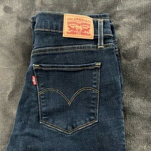 NEVER WORN Women’s 314 Levi’s